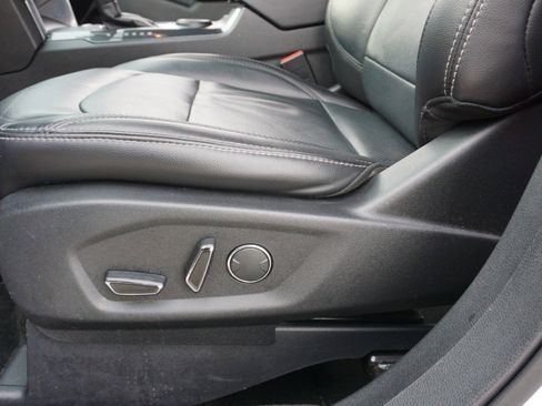 Used 2017 Ford Explorer Limited image 22