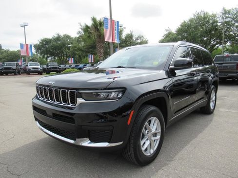 Certified 2025 Jeep Grand Cherokee L Laredo w/ Luxury Tech Group I RWD image 3