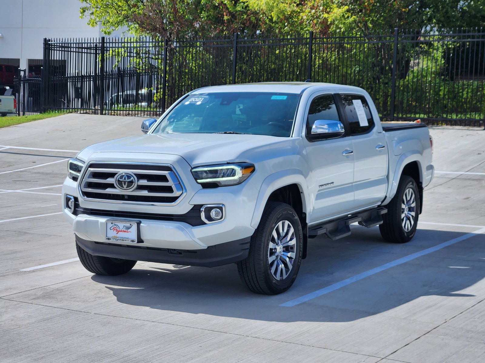 Used 2021 Toyota Tacoma Limited AWD/4WD image 2