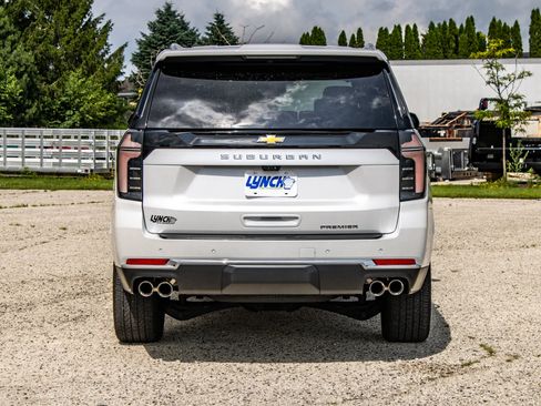 Used 2025 Chevrolet Suburban Premier AWD/4WD image 3