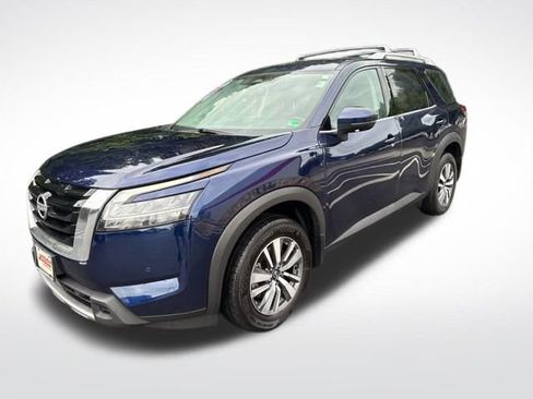 Used 2024 Nissan Pathfinder SL image 3