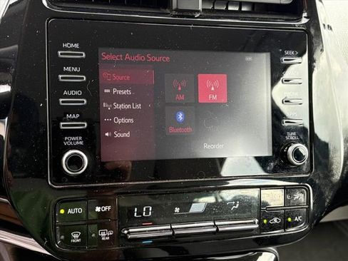 Used 2020 Toyota Prius LE image 9