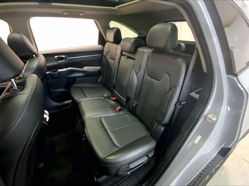 Used 2023 Kia Sorento S w/ Panoramic Sunroof Package image 21