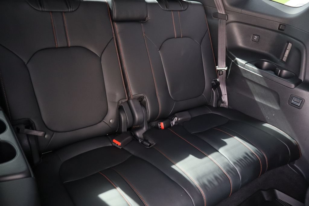 Used 2025 Honda Pilot TrailSport image 29