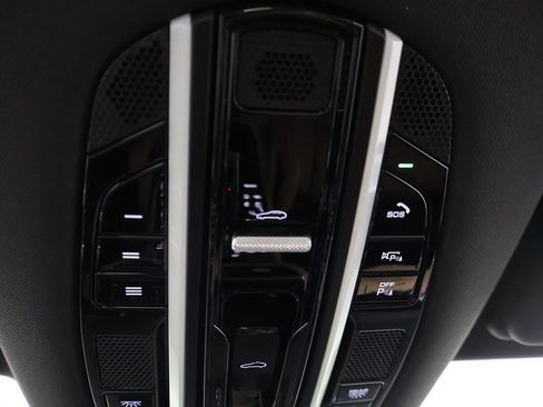 Used 2022 Porsche Cayenne image 57