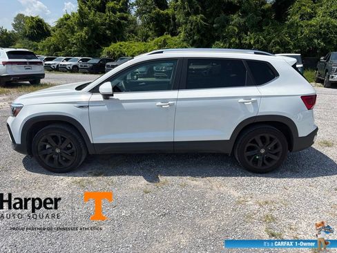 Used 2022 Volkswagen Taos SE FWD image 2