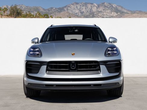 Used 2025 Porsche Macan AWD/4WD image 10