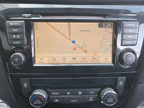 Used 2018 Nissan Rogue SV w/ Premium Package image 21