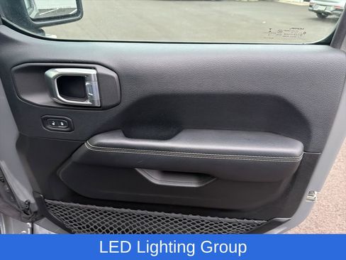 Used 2018 Jeep Wrangler Unlimited Sahara image 20