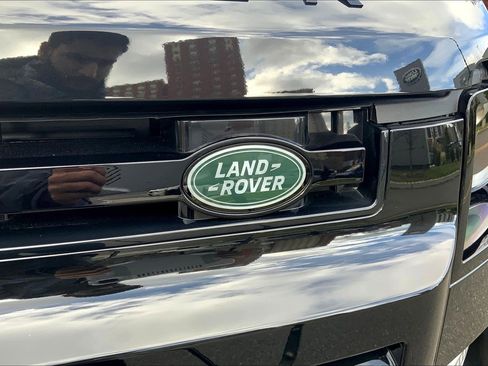 Used 2025 Land Rover Defender 110 S image 31