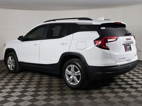 Used 2022 GMC Terrain SLE w/ Driver Convenience Package image 8