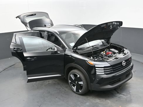 New 2025 Nissan Kicks SR image 34