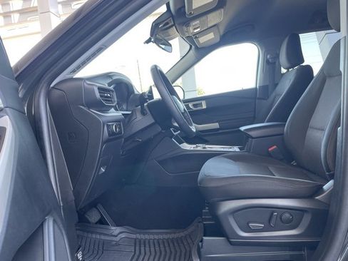 Used 2024 Ford Explorer XLT image 19