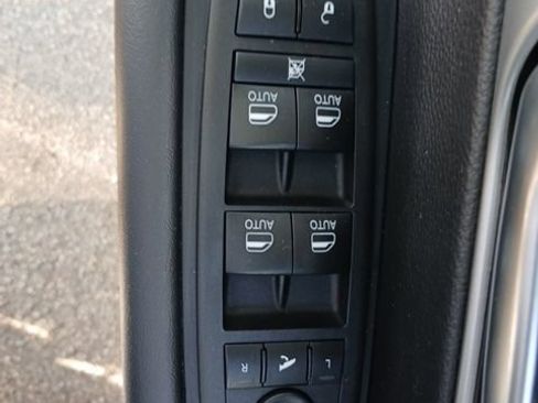 Used 2025 Chrysler Pacifica Limited FWD image 51