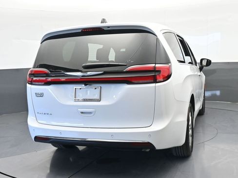 New 2026 Chrysler Pacifica Select image 5