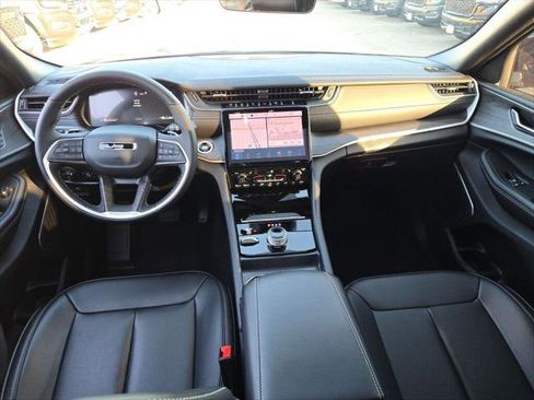 New 2025 Jeep Grand Cherokee Limited w/ Black Appearance Package image 19