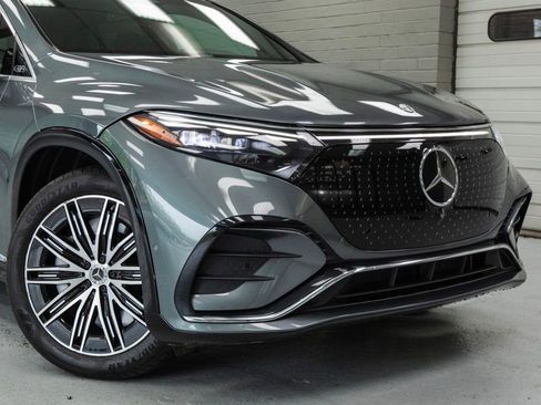Used 2023 Mercedes-Benz EQS 580 4MATIC SUV w/ Exclusive Trim Package image 8