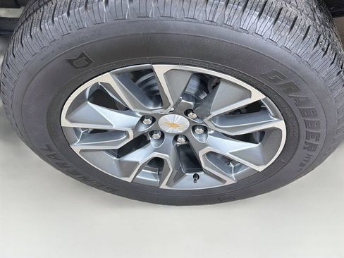 Used 2025 Chevrolet Silverado 1500 LT AWD/4WD image 31
