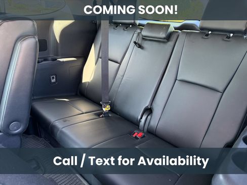 Used 2024 Toyota Highlander XLE AWD/4WD image 10