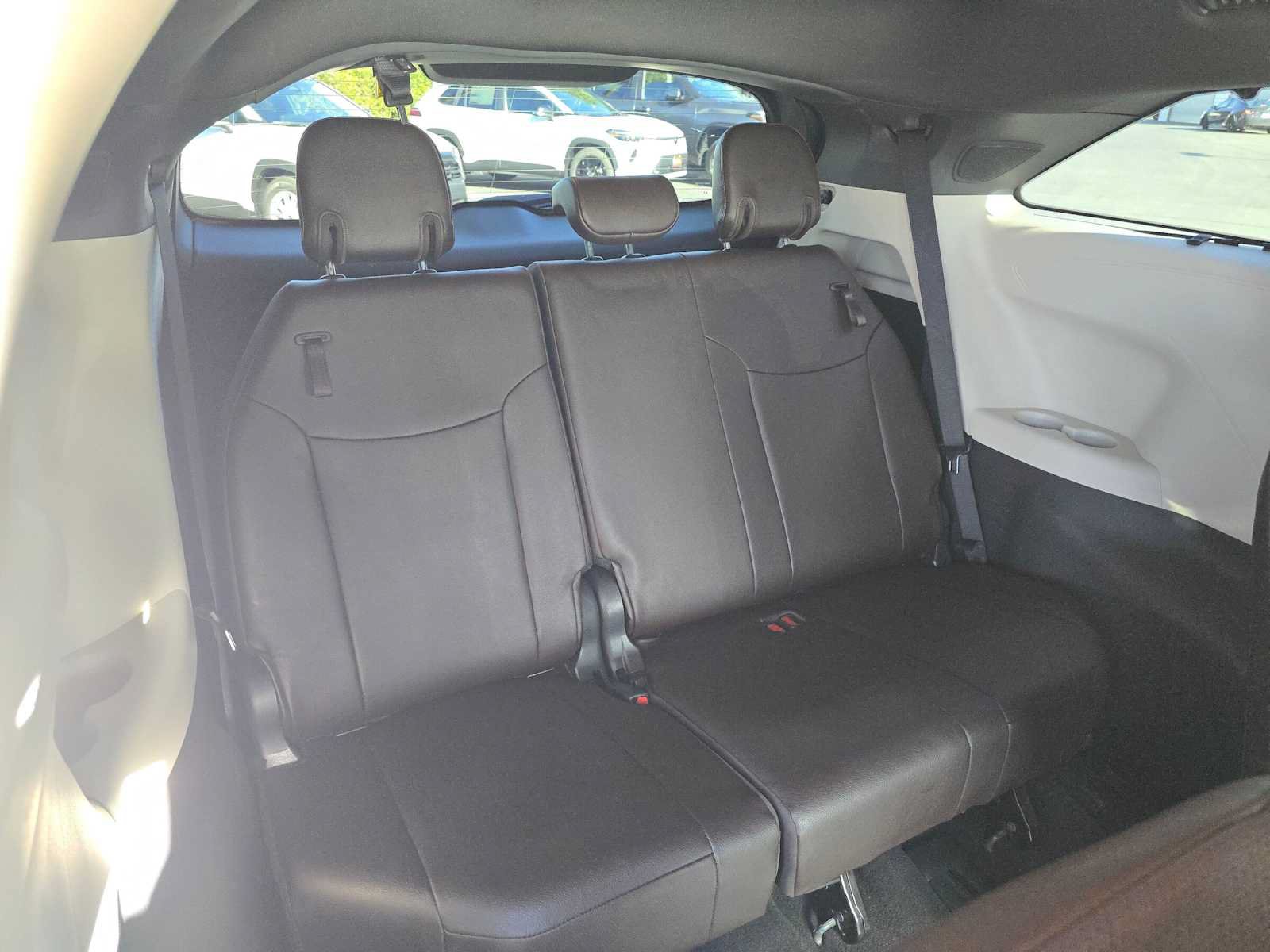 Used 2023 Toyota Sienna Platinum FWD image 13