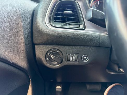 Used 2016 Dodge Challenger SXT RWD image 14