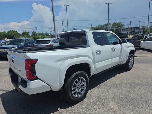 Used 2024 Toyota Tacoma Limited w/ Limited Package (LT) AWD/4WD image 5