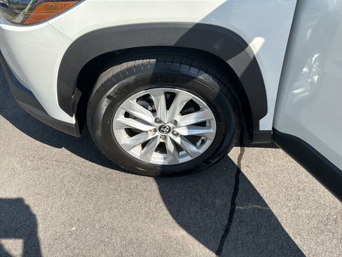 Used 2023 Toyota Corolla Cross LE FWD image 13