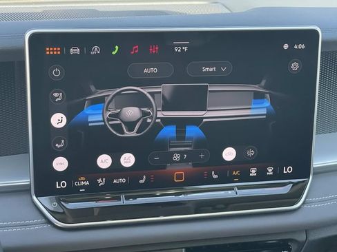 Used 2026 Volkswagen Tiguan SE w/ Panoramic Sunroof Package FWD image 13