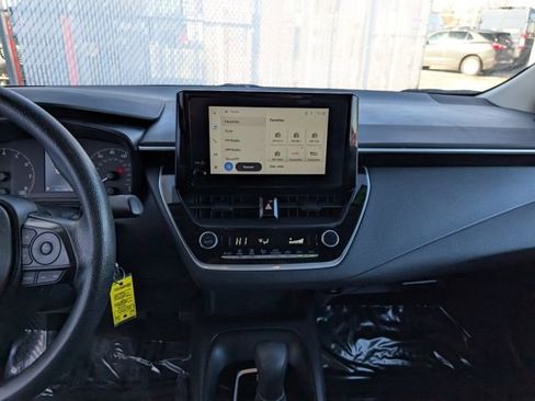 Used 2023 Toyota Corolla LE image 3