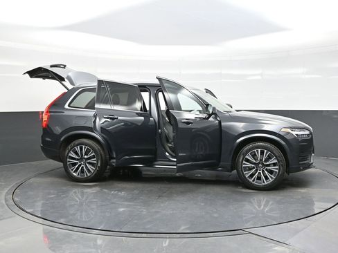 Used 2022 Volvo XC90 T5 Momentum w/ Protection Package Premier image 37