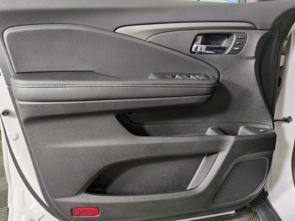 Certified 2025 Honda Ridgeline RTL image 11