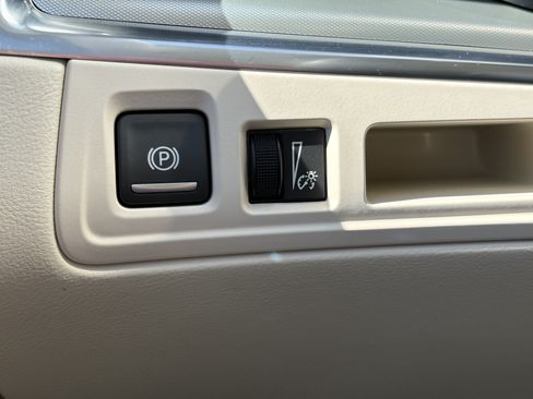 Certified 2023 Cadillac XT5 Premium Luxury w/ LPO, Floor Liner Package AWD/4WD image 29