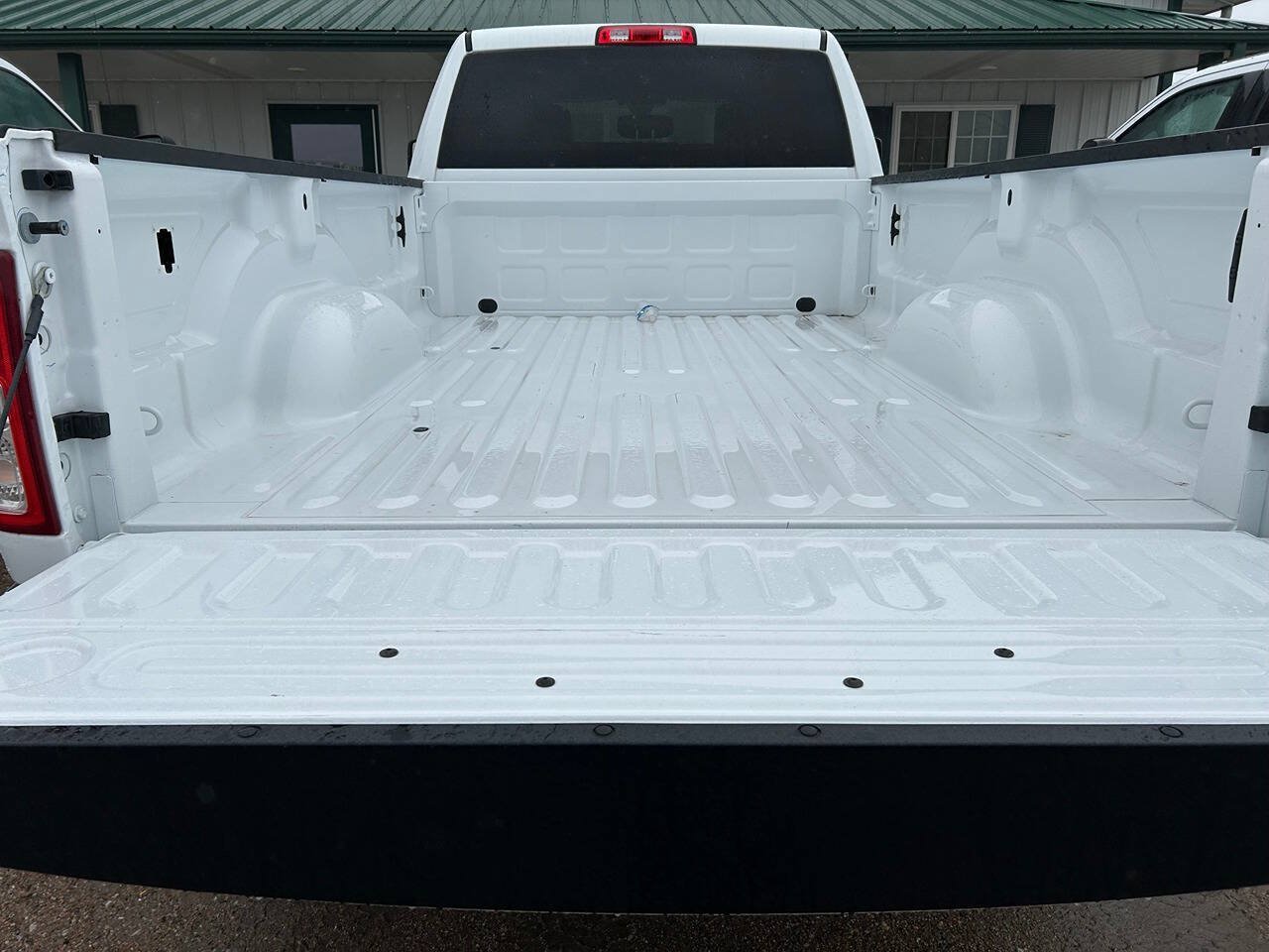 Used 2023 RAM 2500 Tradesman w/ Chrome Appearance Group AWD/4WD image 5