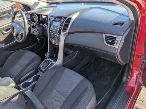 Used 2017 Hyundai Elantra GT image 30