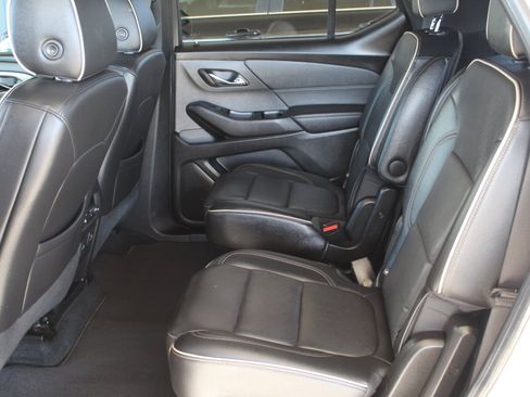 Used 2022 Chevrolet Traverse Premier AWD/4WD image 12