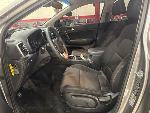Used 2021 Kia Sportage LX FWD image 3