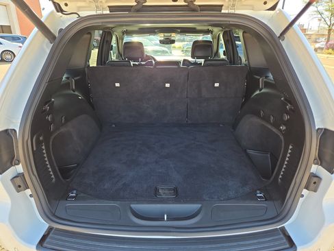 Used 2017 Jeep Grand Cherokee Altitude RWD image 12