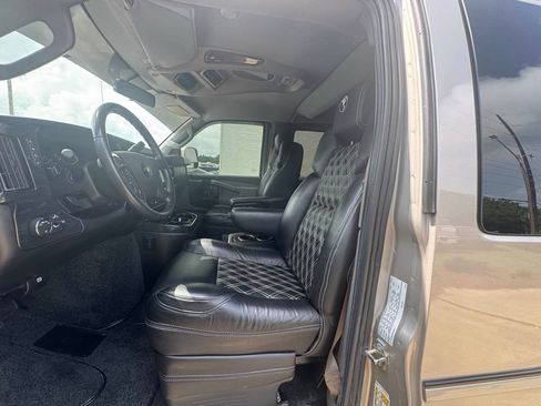 Used 2022 Chevrolet Express 2500 Extended w/ Enhanced Convenience Package RWD image 7