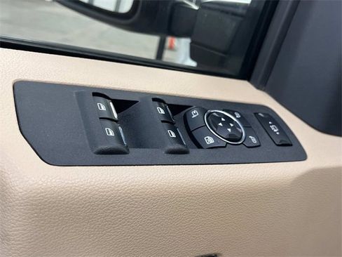 Used 2017 Ford F250 Lariat w/ Lariat Ultimate Package image 28