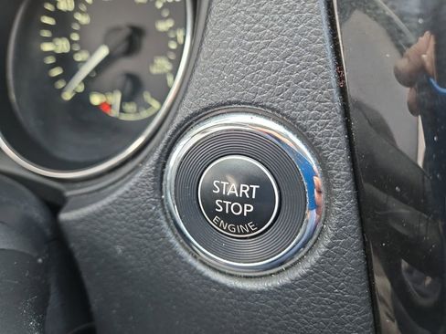 Used 2018 Nissan Rogue SV w/ Premium Package image 20