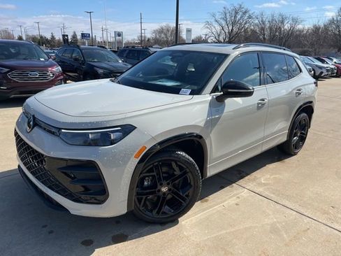 New 2026 Volkswagen Tiguan SE R-Line AWD/4WD image 3
