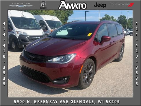 Used 2019 Chrysler Pacifica Touring-L FWD image 1