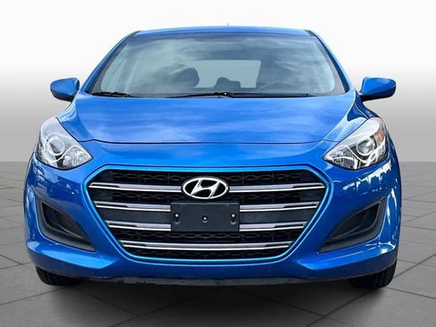 Used 2017 Hyundai Elantra GT image 3