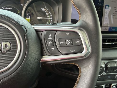 Used 2024 Jeep Wrangler Unlimited Sahara AWD/4WD image 26
