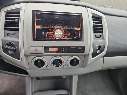 Used 2011 Toyota Tacoma 4x4 Access Cab V6 w/ SR5 Pkg #2 image 19