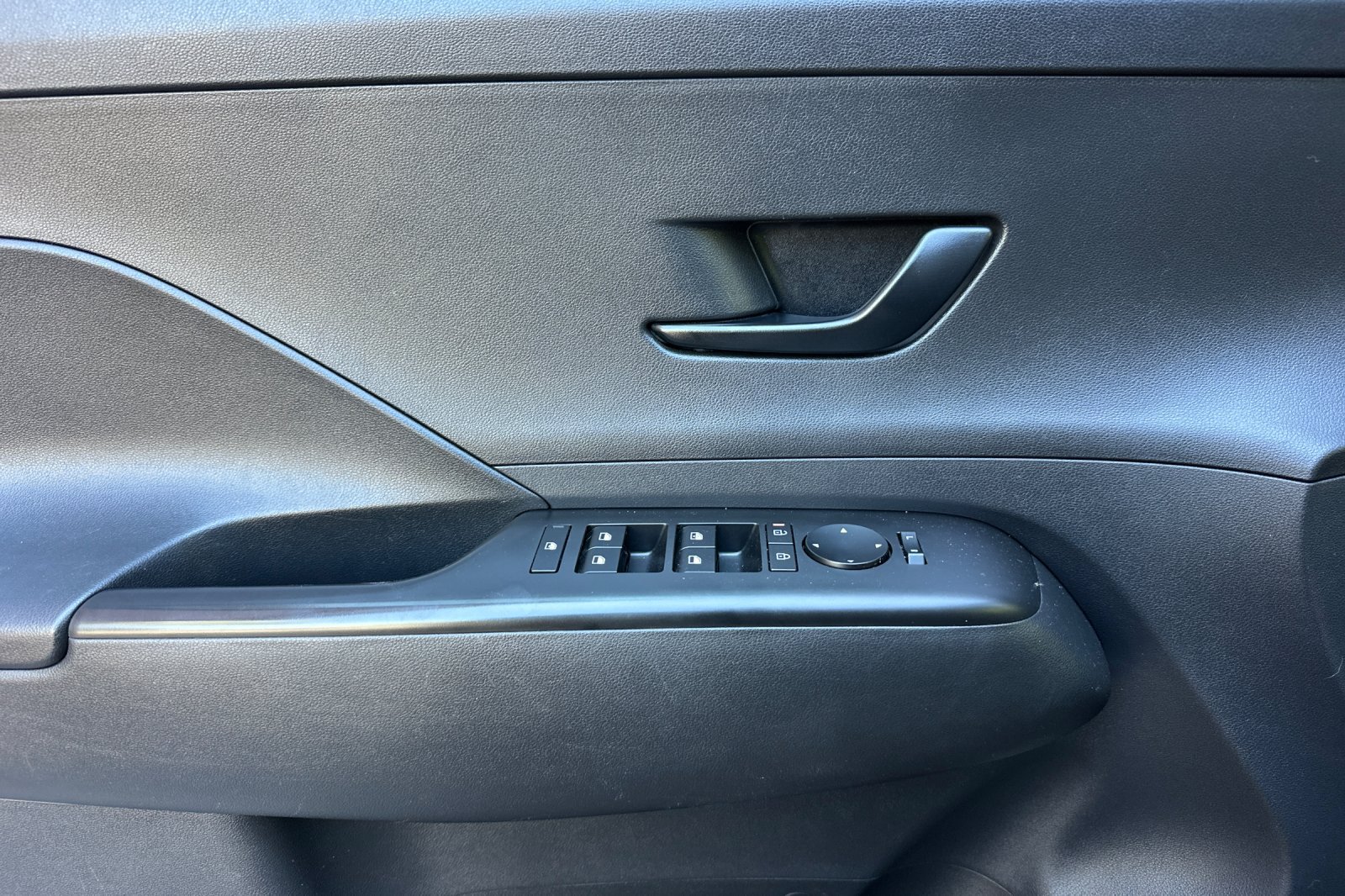 Used 2024 Hyundai Kona SEL AWD/4WD image 11