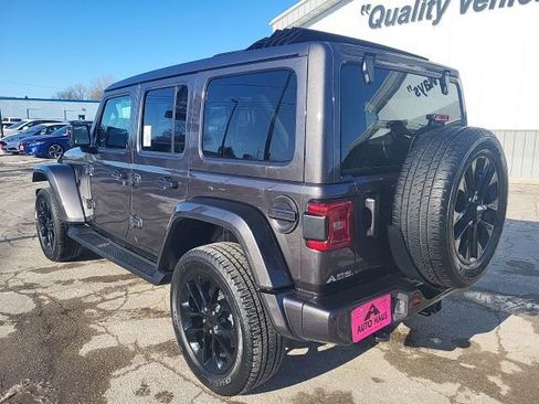 Used 2021 Jeep Wrangler Unlimited Sahara image 9