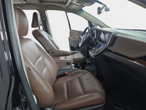 Used 2017 Toyota Sienna Limited Premium w/ Protection Package image 10
