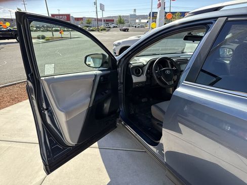 Used 2013 Toyota RAV4 XLE FWD image 10
