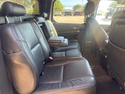 Used 2012 Cadillac Escalade EXT Premium AWD/4WD image 11